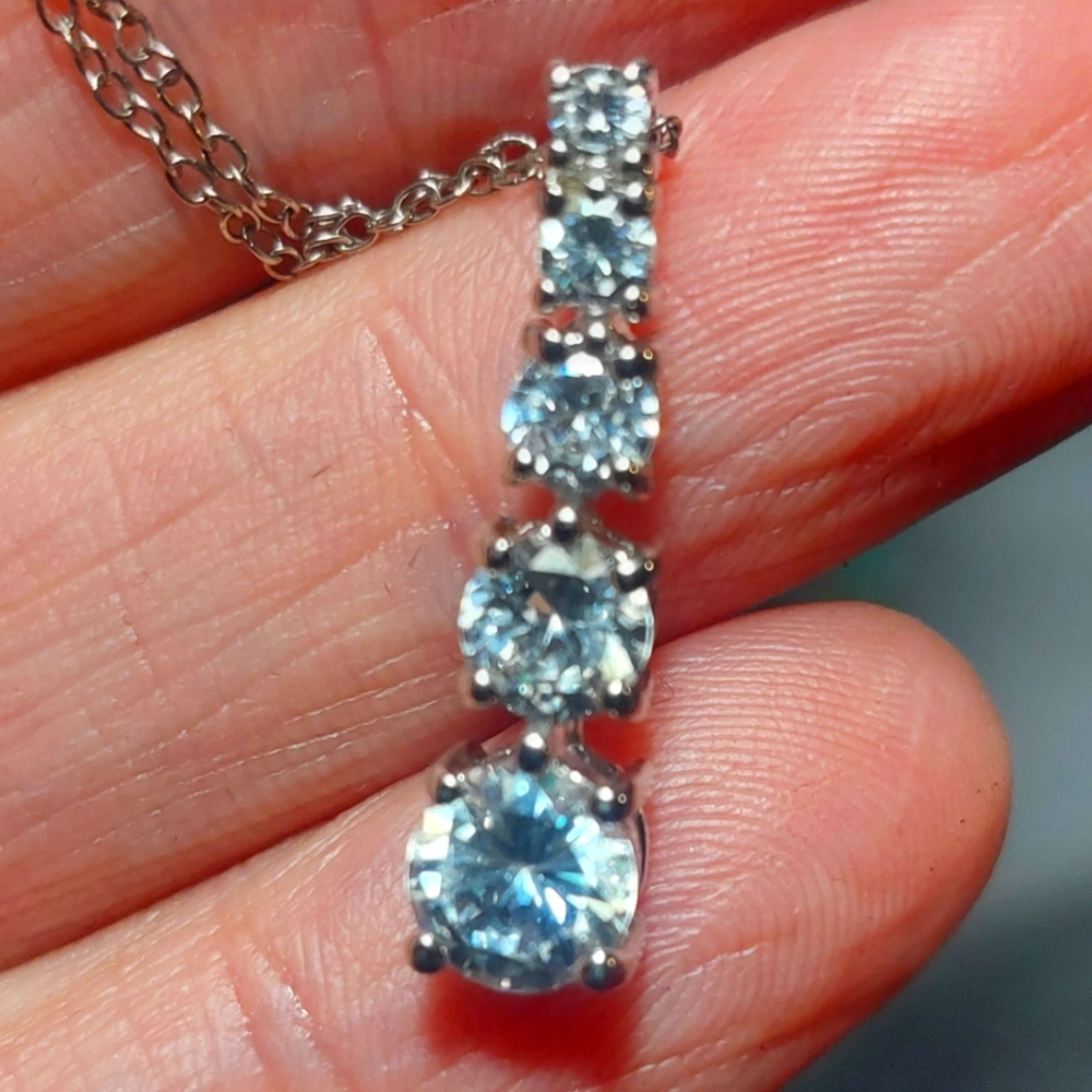 Sterling silver cz pendant with 5 czs
